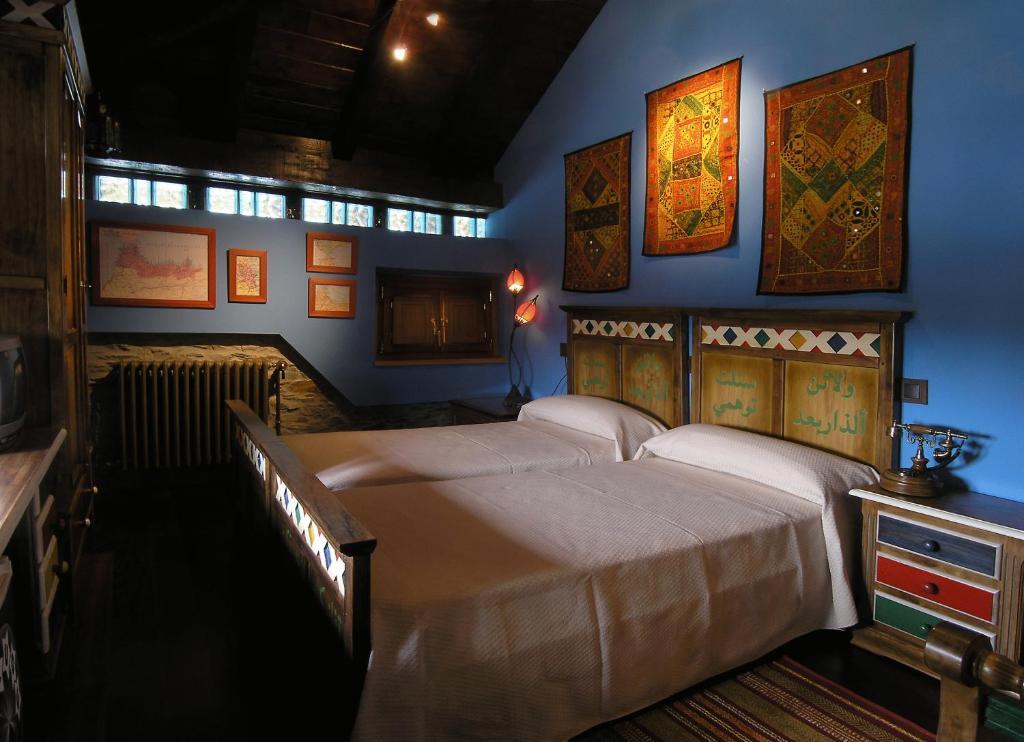 Casona El Gurugu Hotel Luarca Bilik gambar