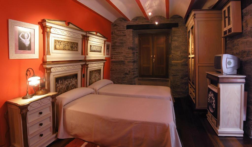 Casona El Gurugu Hotel Luarca Bilik gambar